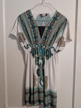Volume One Women’s White & Teal V-Neck Printed Tunic Top